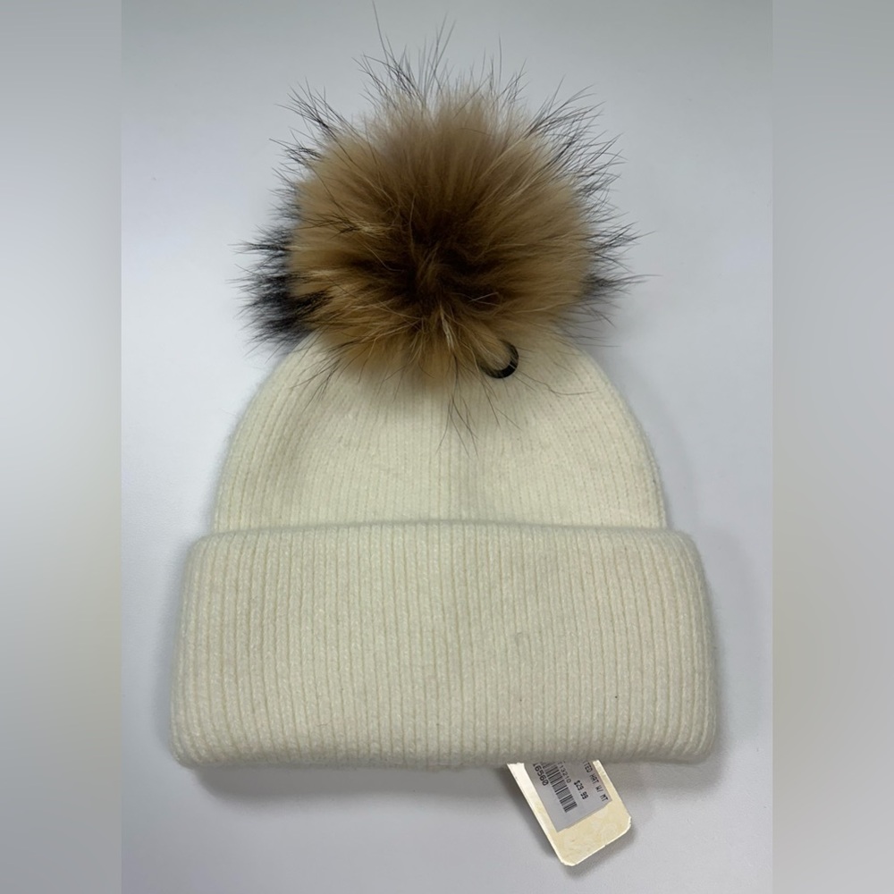 Elegant NWT Cherie Bliss Cream Knit Hat with Faux Fur Pom